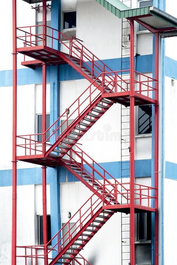 سلم درج طوارئ حديد